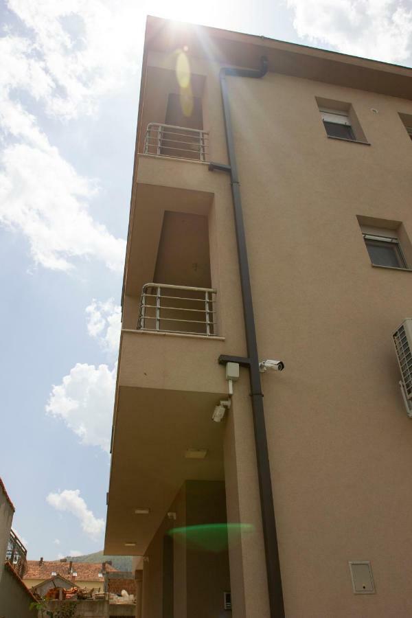 Ina Apartments Mostar Esterno foto